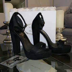 🖤🖤 NEW Chunky Black Heels 🖤🖤